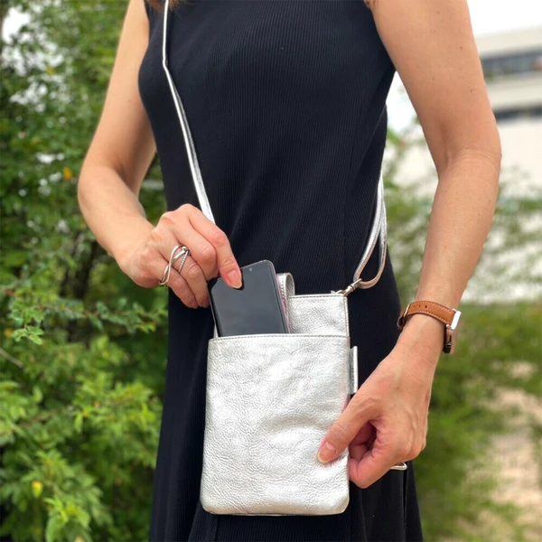 AGILITY 牛皮手機包