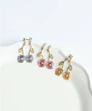 5 花語微光・玫瑰垂墜耳環|日本製工藝,透亮樹脂玫瑰 x 親膚鈦針