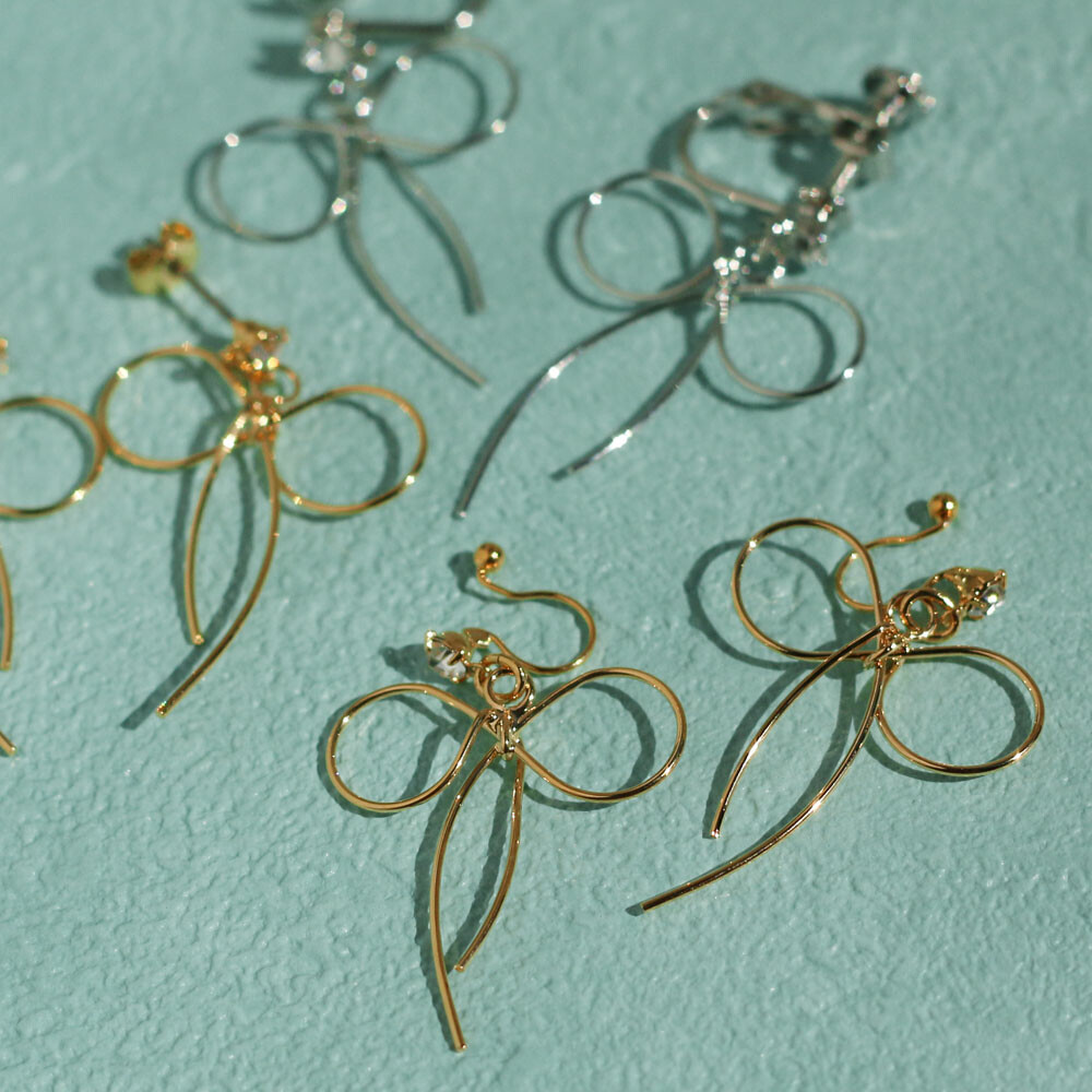 極簡線構蝴蝶結耳環｜日系流暢線條設計，親膚純鈦耳針、無鎳低負擔