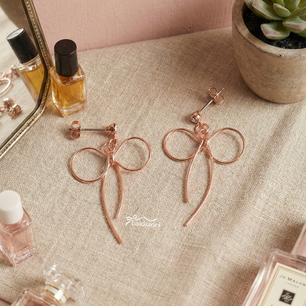 【日本製】法式浪漫單鑽線條蝴蝶結耳環
