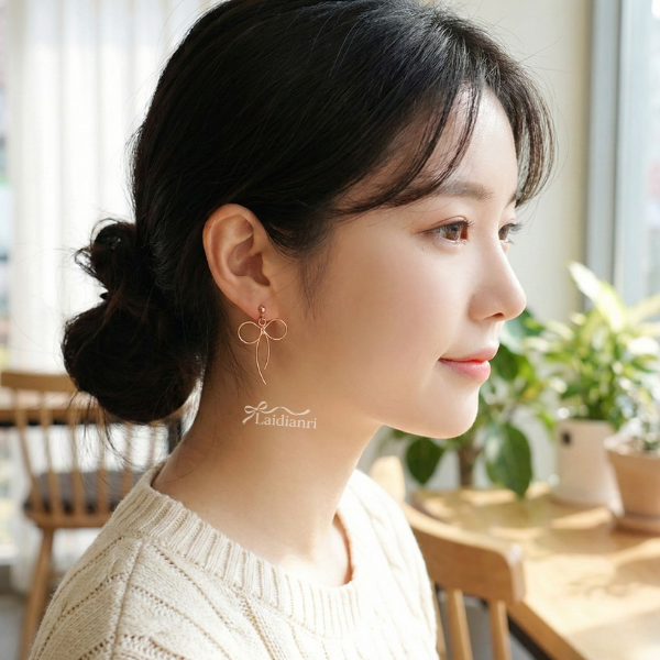 【日本製】法式浪漫單鑽線條蝴蝶結耳環