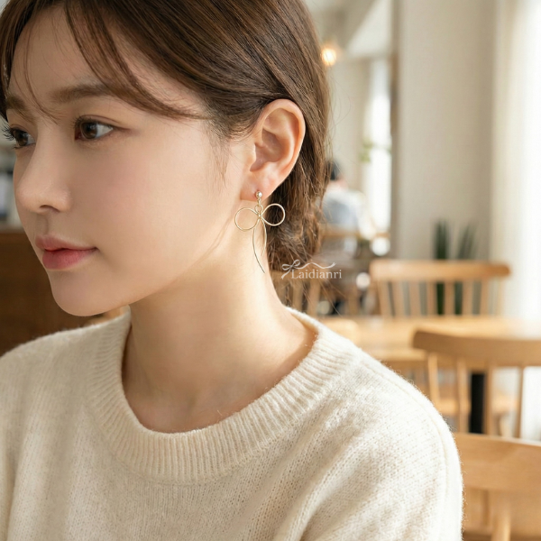 【日本製】法式浪漫單鑽線條蝴蝶結耳環