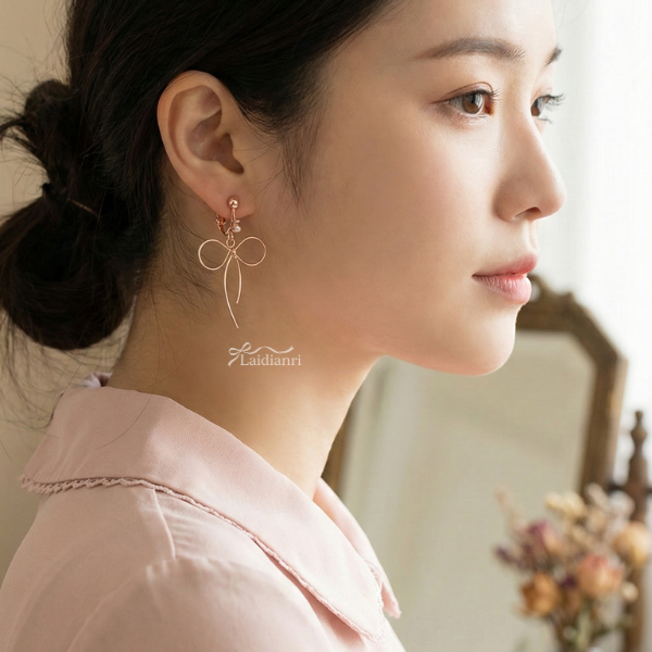 【日本製】法式浪漫單鑽線條蝴蝶結耳環