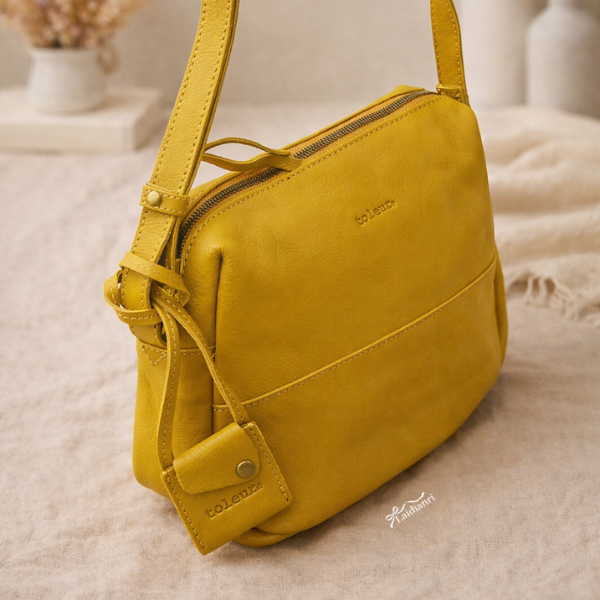 192 日牌toleur牛皮拉鍊斜背包