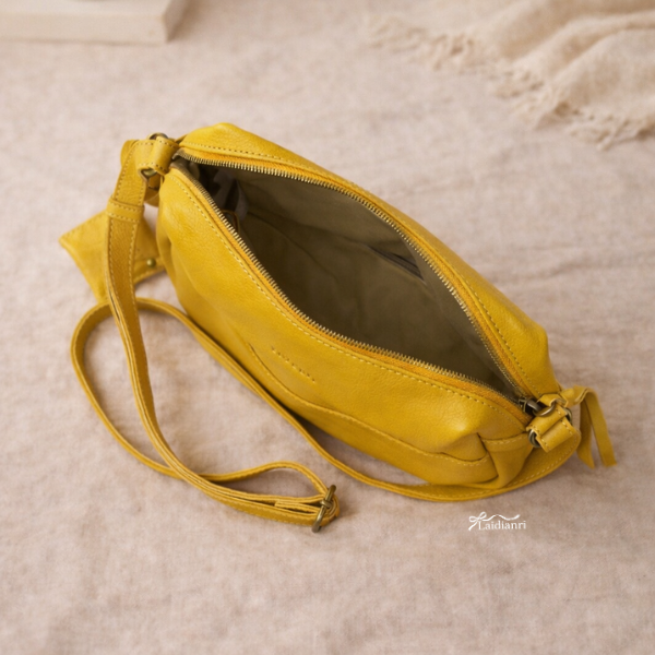 193 日牌toleur牛皮拉鍊斜背包